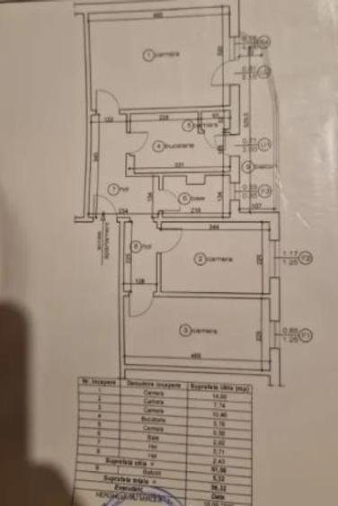 Apartament cu 3 camere decomandat în Astra