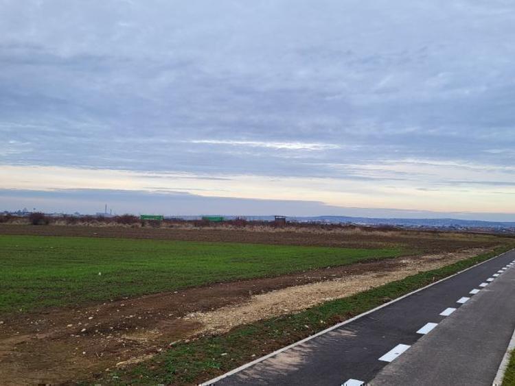 Teren Construcții intravilan de 3250 mp, în Nufărul