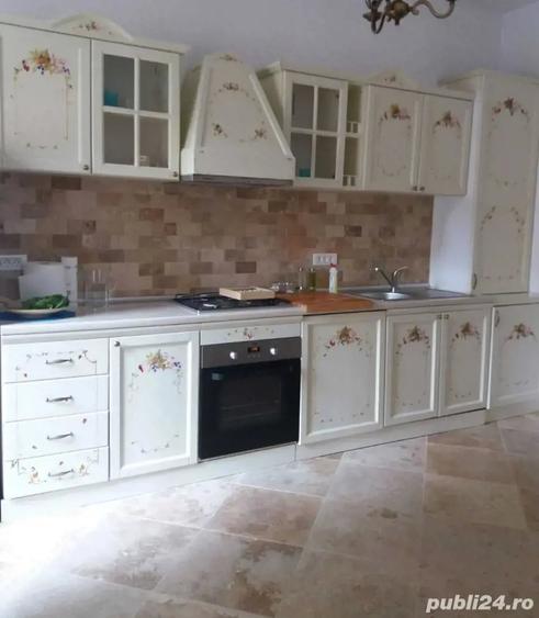 Casă cu 5 camere în Central