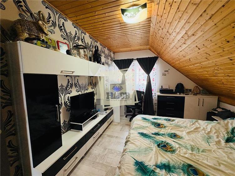 Casă individuală cu 7 camere cu Teren 810 Mp în Exterior Vest