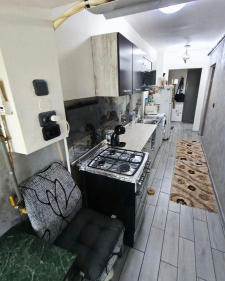 Garsonieră  decomandată  renovată complect (mobilată+utilată )  9 mai - 1