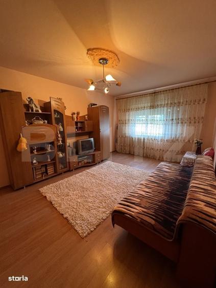Apartament cu 4 camere decomandat în Craiovița Nouă