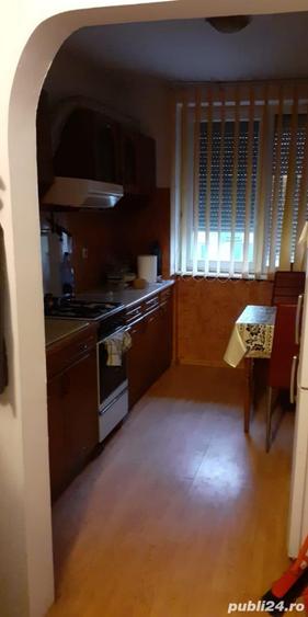 Apartament cu 3 camere semidecomandat în Popești
