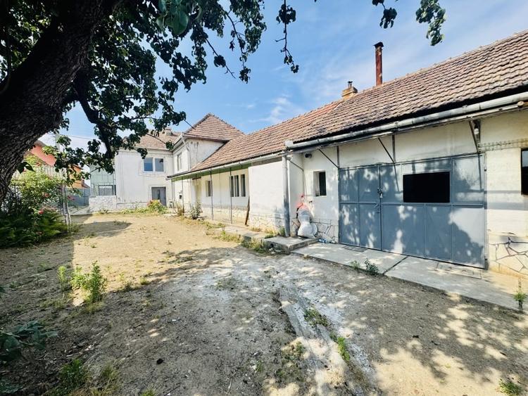Casă individuală cu 5 camere cu Canalizare în Șeica Mare