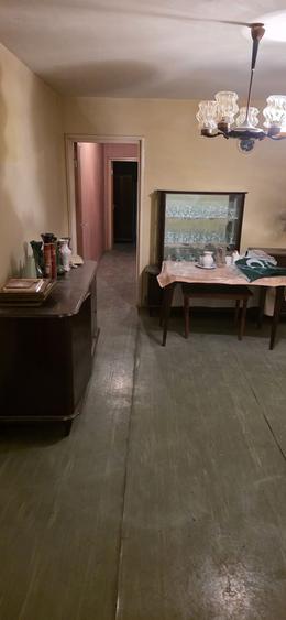 Apartament cu 3 camere semidecomandat în Titan