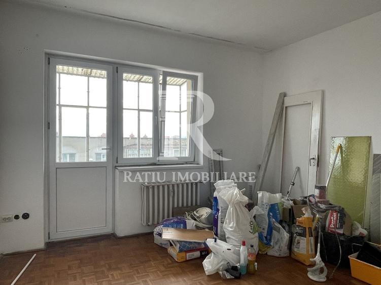 Apartament cu 3 camere semidecomandat în Central
