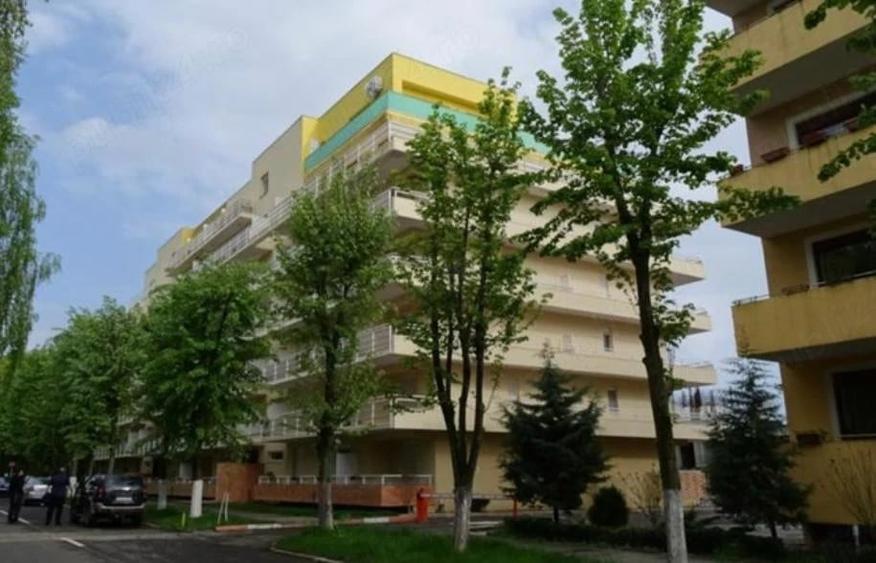 Apartament cu 2 camere semidecomandat, mobilat în Central