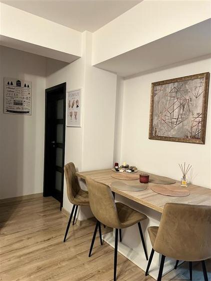 Apartament cu 3 camere semidecomandat în Galata