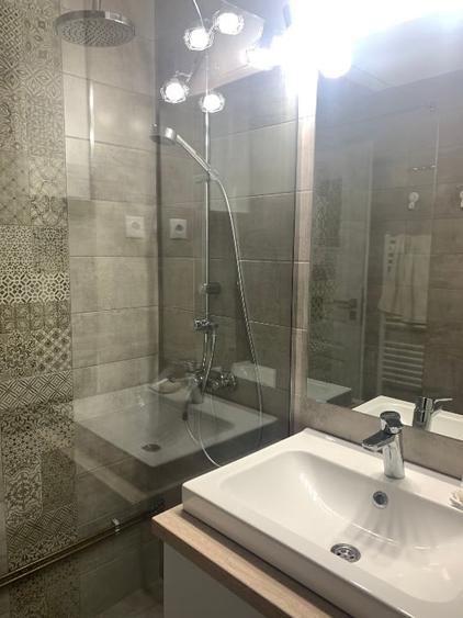Apartament cu 3 camere semidecomandat, mobilat în Ultracentral