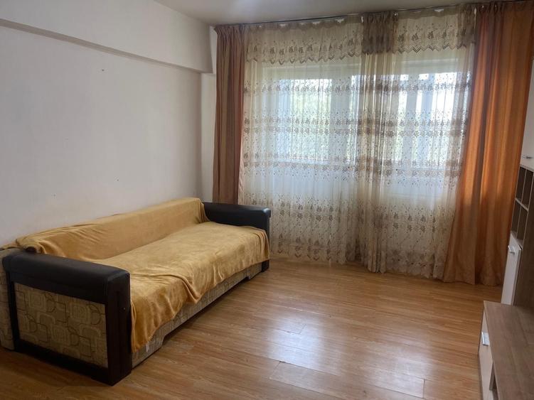 Apartament cu 2 camere decomandat în 1 Mai