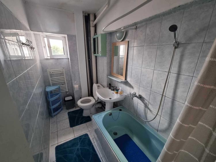 Apartament cu 3 camere decomandat în Socola