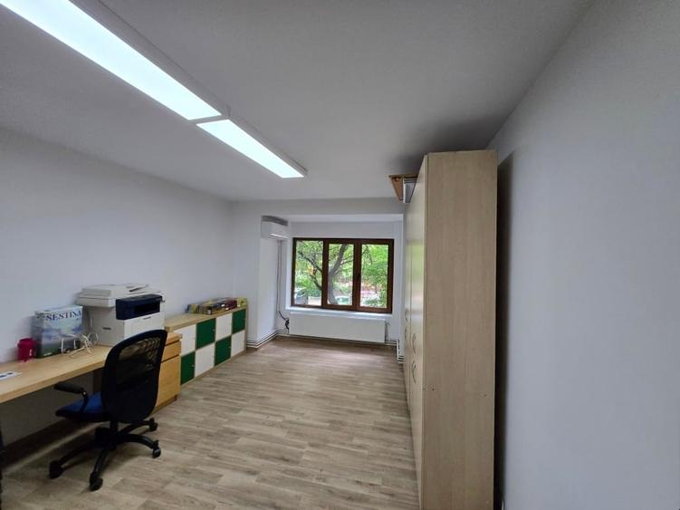 Apartament cu 3 camere semidecomandat, mobilat în Ultracentral