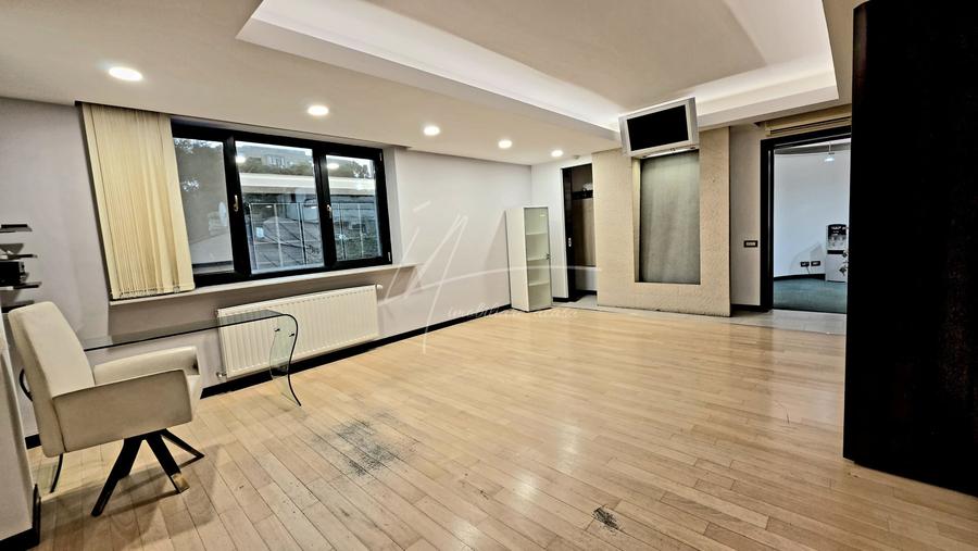 Casă individuală cu 6 camere cu Canalizare în Unirii
