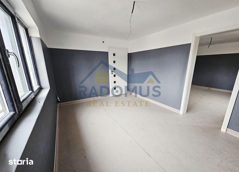 Casă cu 8 camere cu Teren 600 Mp în Central
