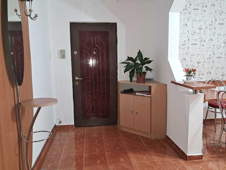 Apartament cu 2 camere semidecomandat în Lipovei