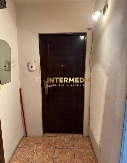 Apartament cu 2 camere semidecomandat în Cetate
