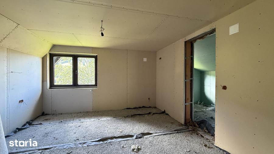 Casă cu 6 camere cu Teren 1806 Mp în Sadova