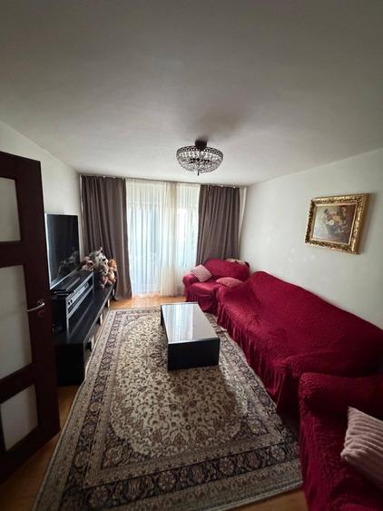 Apartament cu 3 camere decomandat, mobilat în Crângași