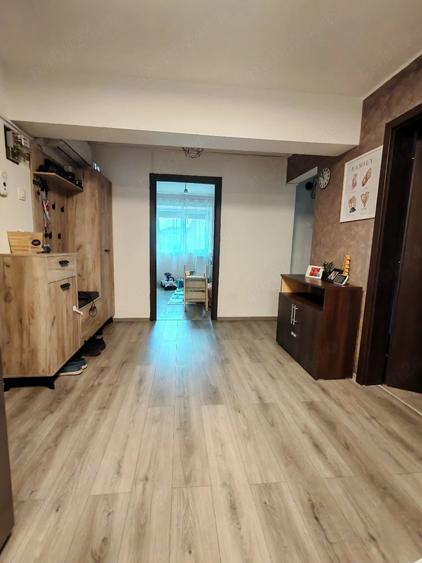 Apartament cu 3 camere decomandat în Nufărul
