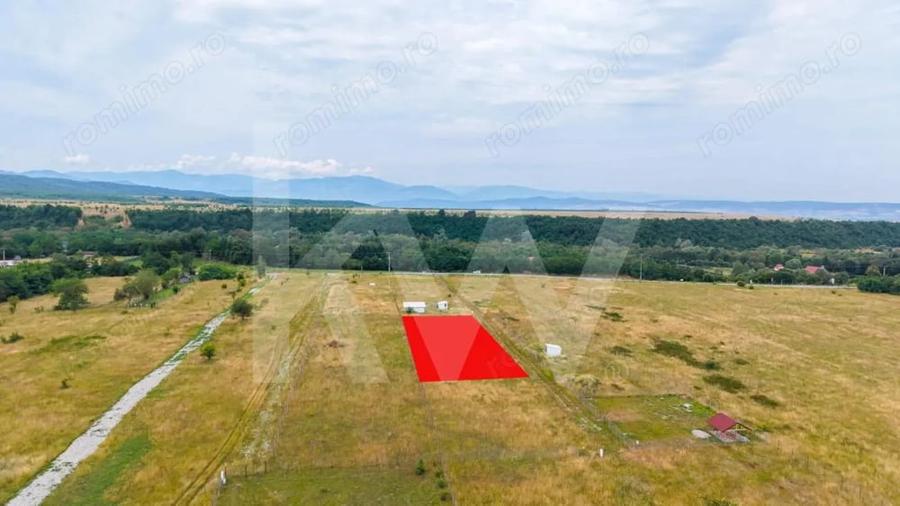 Teren cu priveli?te spectaculoasa spre Mun?ii Fagara?- Valea Avrigului - 8