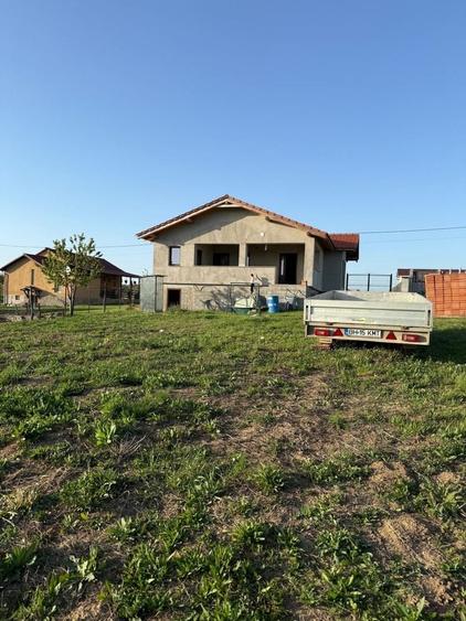 Casă cu 4 camere în Alparea