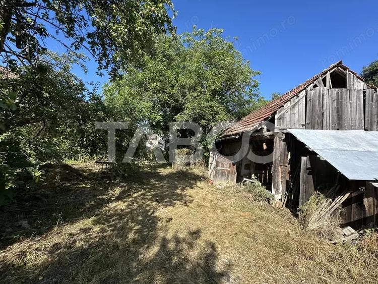 Casa cu potential de investitie in centrul satului 1540 mp teren - 2