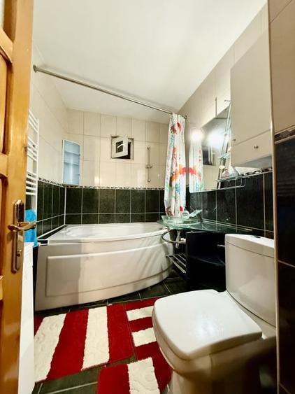 Apartament cu 3 camere decomandat, mobilat în Ovidiu