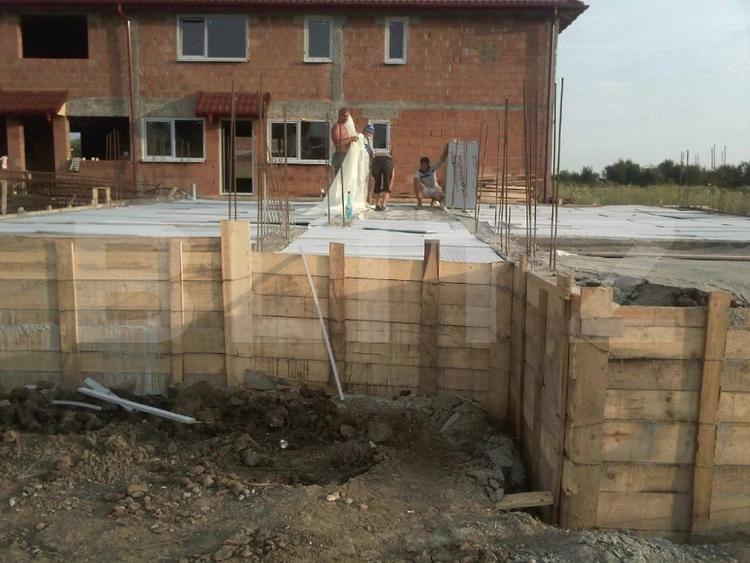 Casă cu 5 camere cu Teren 304 Mp în Mereni (Titu)