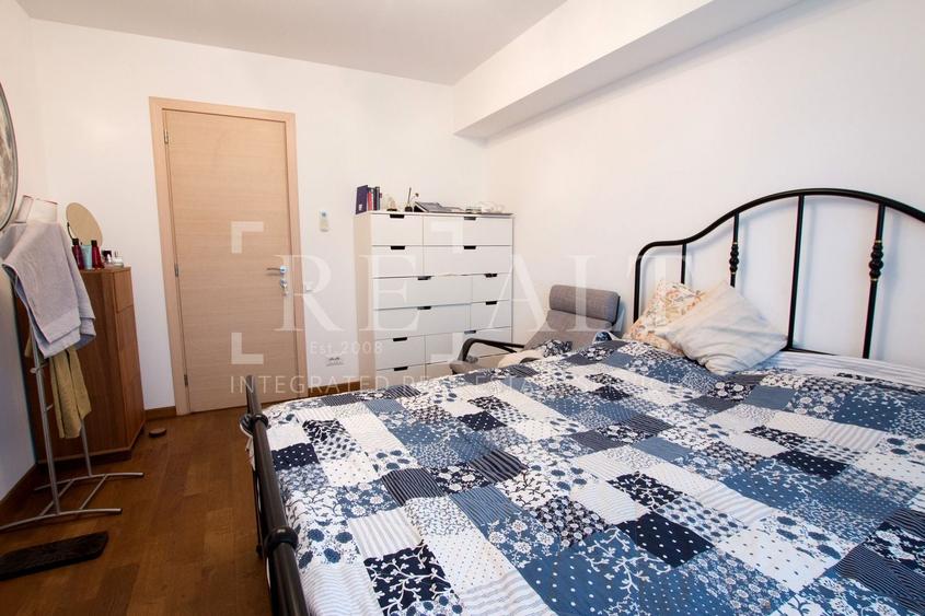 Apartament cu 3 camere semidecomandat, mobilat în P-ța Victoriei