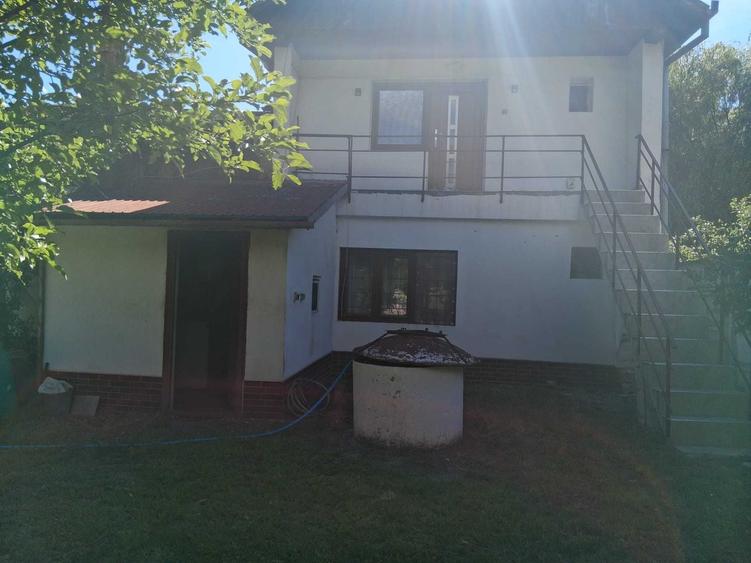 Casă cu 4 camere în Pecinișca
