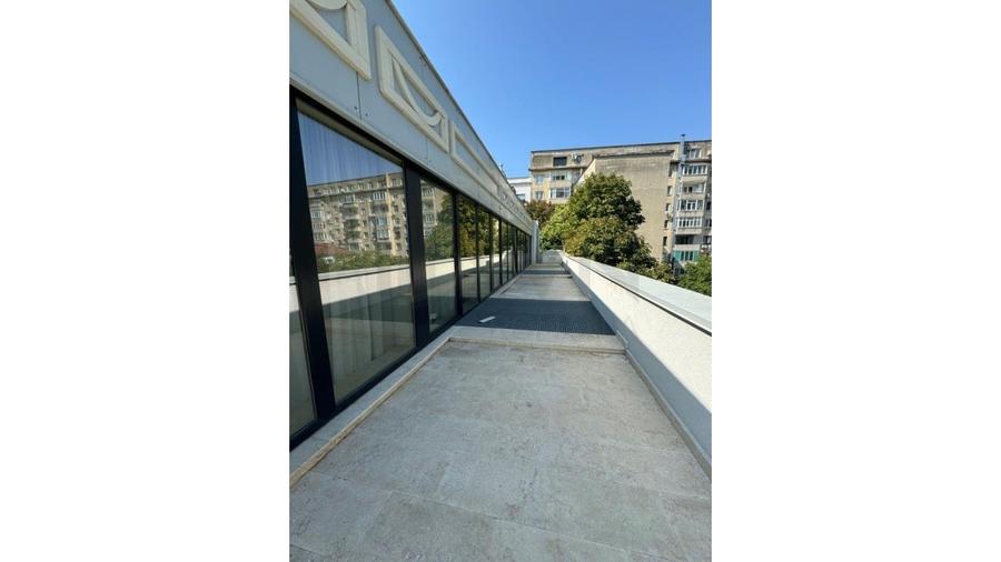 Hotel/Pensiune, de 2,930 mp, în P-ța Romană