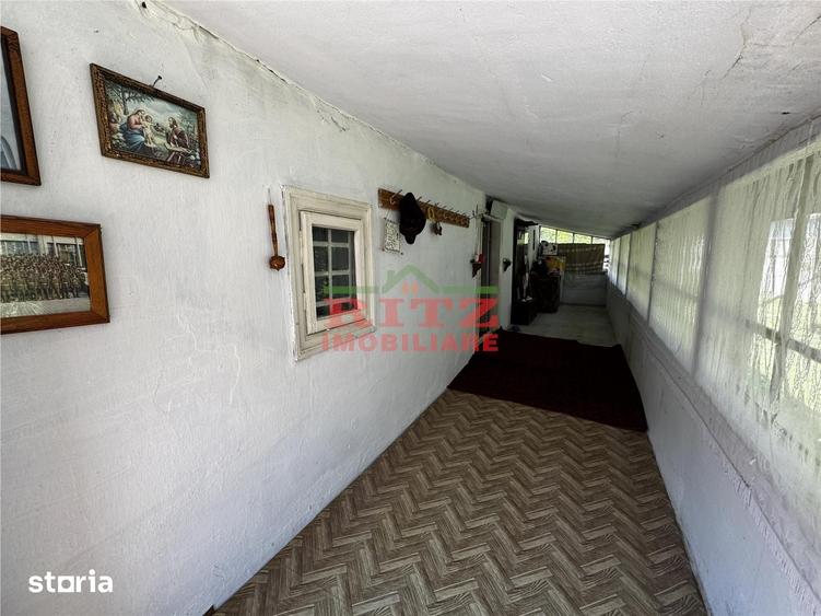 Casă cu 4 camere cu Teren 2437 Mp în Osica de Sus