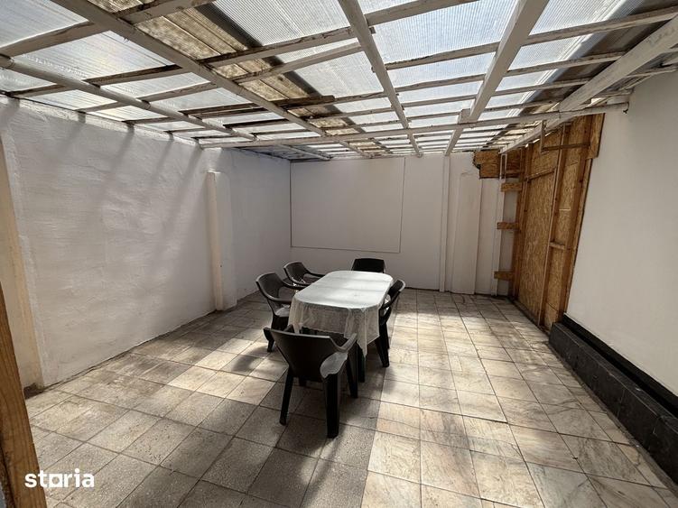 Casă cu 5 camere cu Teren 300 Mp în Vatra Luminoasă