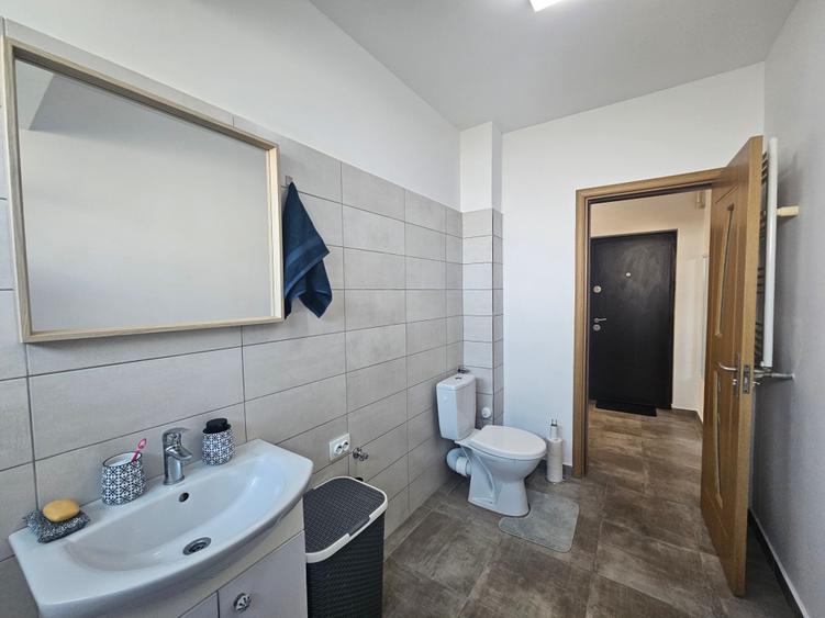 Apartament cu 2 camere decomandat în Apărătorii Patriei