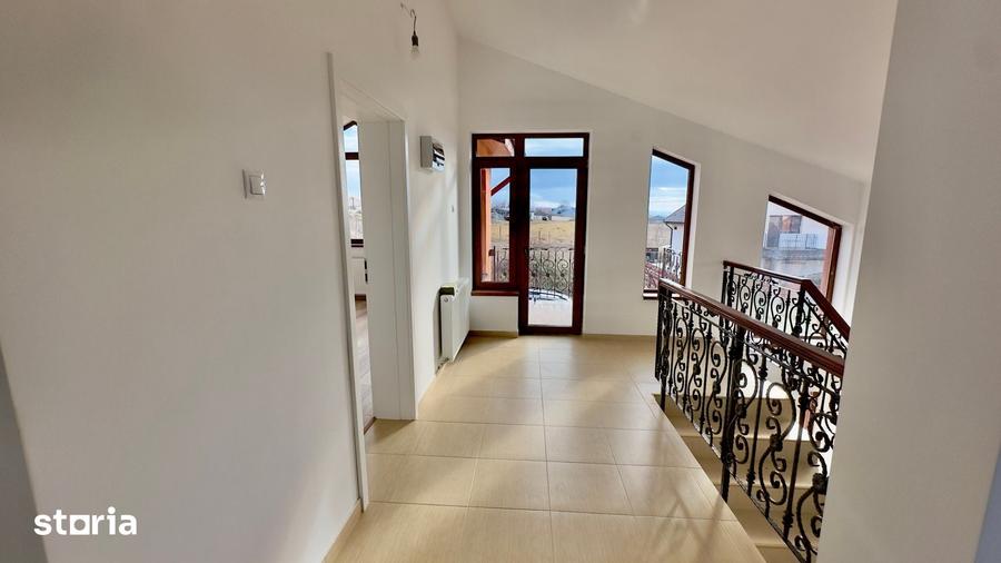 Casă cu 5 camere cu Teren 760 Mp în Miroslava