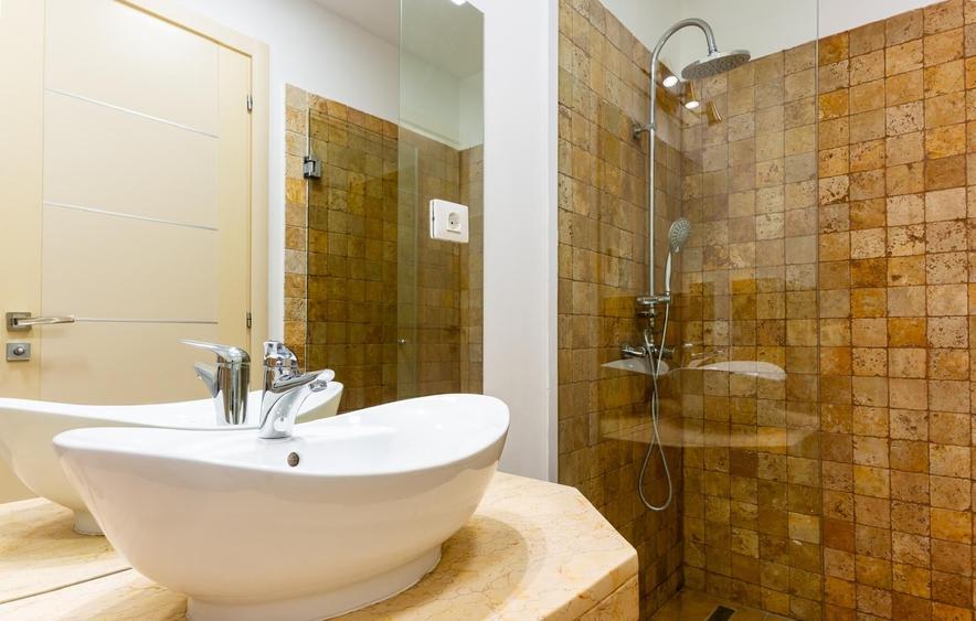 Apartament cu 3 camere semidecomandat în Herăstrău