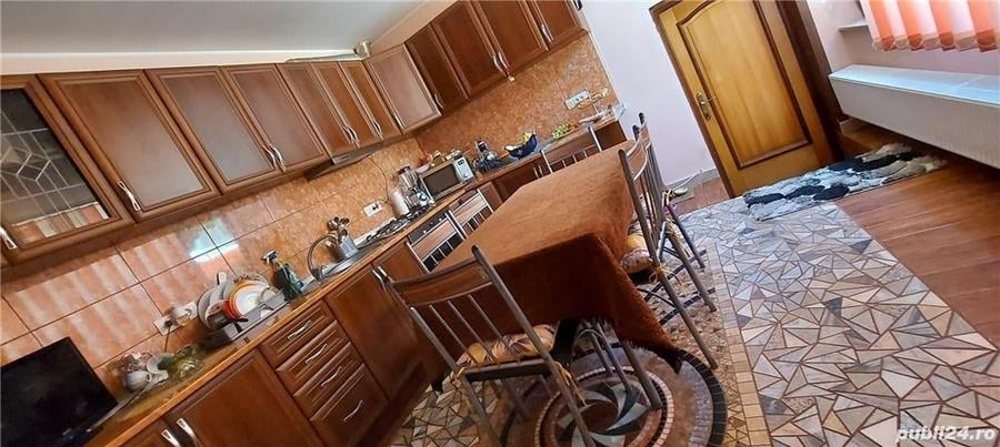 Casă cu 5 camere cu Teren 205 Mp în Central