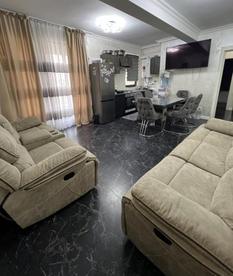 Apartament cu 3 camere decomandat în Jiului