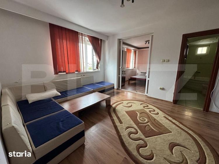 Apartament cu 3 camere semidecomandat în Cetate