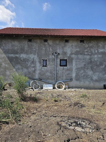 Casă cu Teren 850 Mp în Halânga
