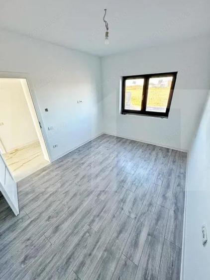 Casă cu 4 camere cu Teren 365 Mp în Moșnița Veche