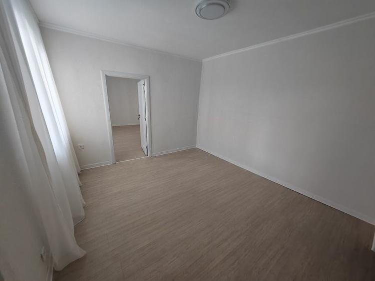 Casă cu 4 camere cu Teren 100 Mp în Central