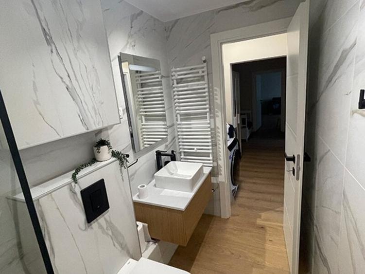 Apartament cu 2 camere decomandat în 13 Septembrie