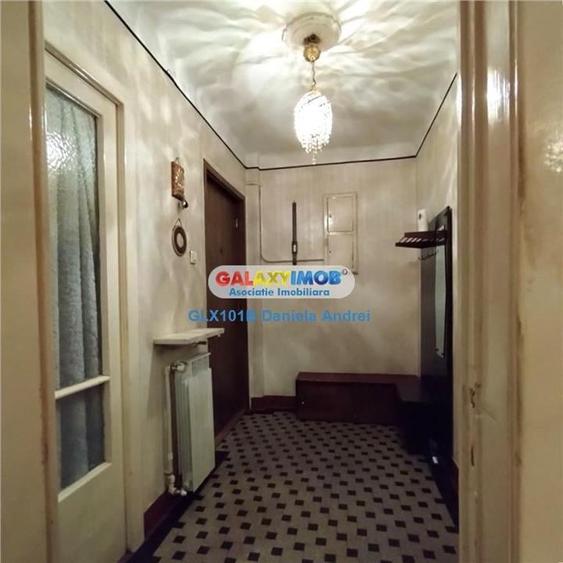 Apartament cu 4 camere semidecomandat, mobilat în Calea Plevnei