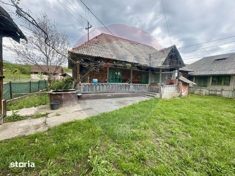 Casă cu 2 camere cu Teren 1304 Mp în Rozavlea