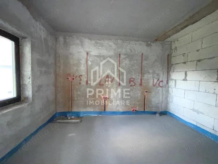 Casă cu 5 camere cu Teren 1800 Mp în Stremț