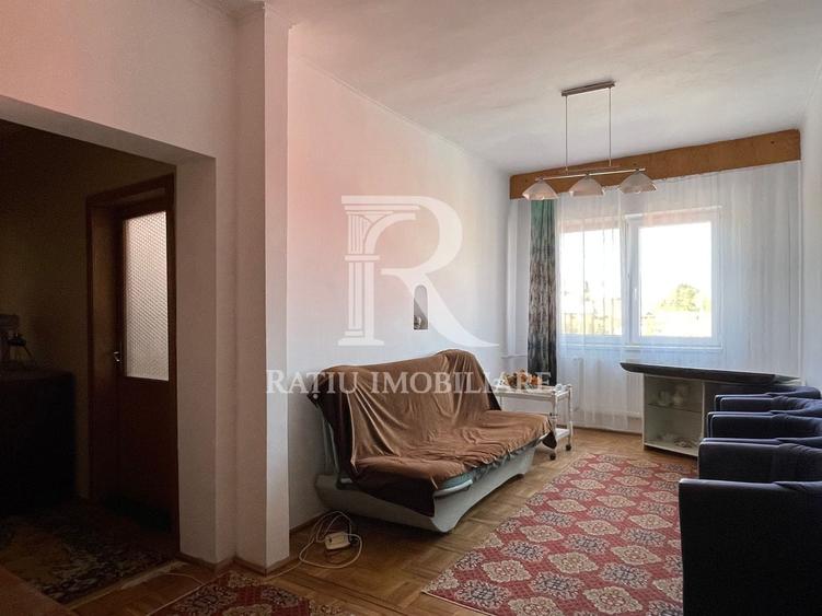 Apartament cu 3 camere semidecomandat, mobilat în Central