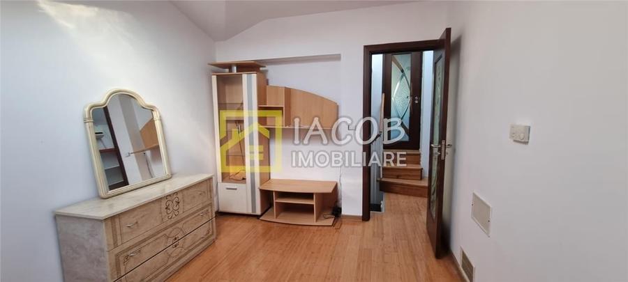 Duplex cu 4 camere cu Canalizare în Central