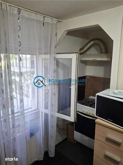 Apartament cu 3 camere decomandat în Cantacuzino