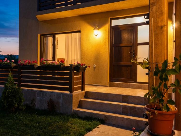 Casă individuală cu 6 camere cu Teren 300 Mp în Agigea
